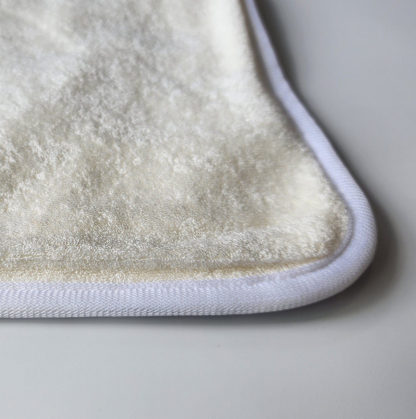 Portable Baby Change Mat | White Daisies Print