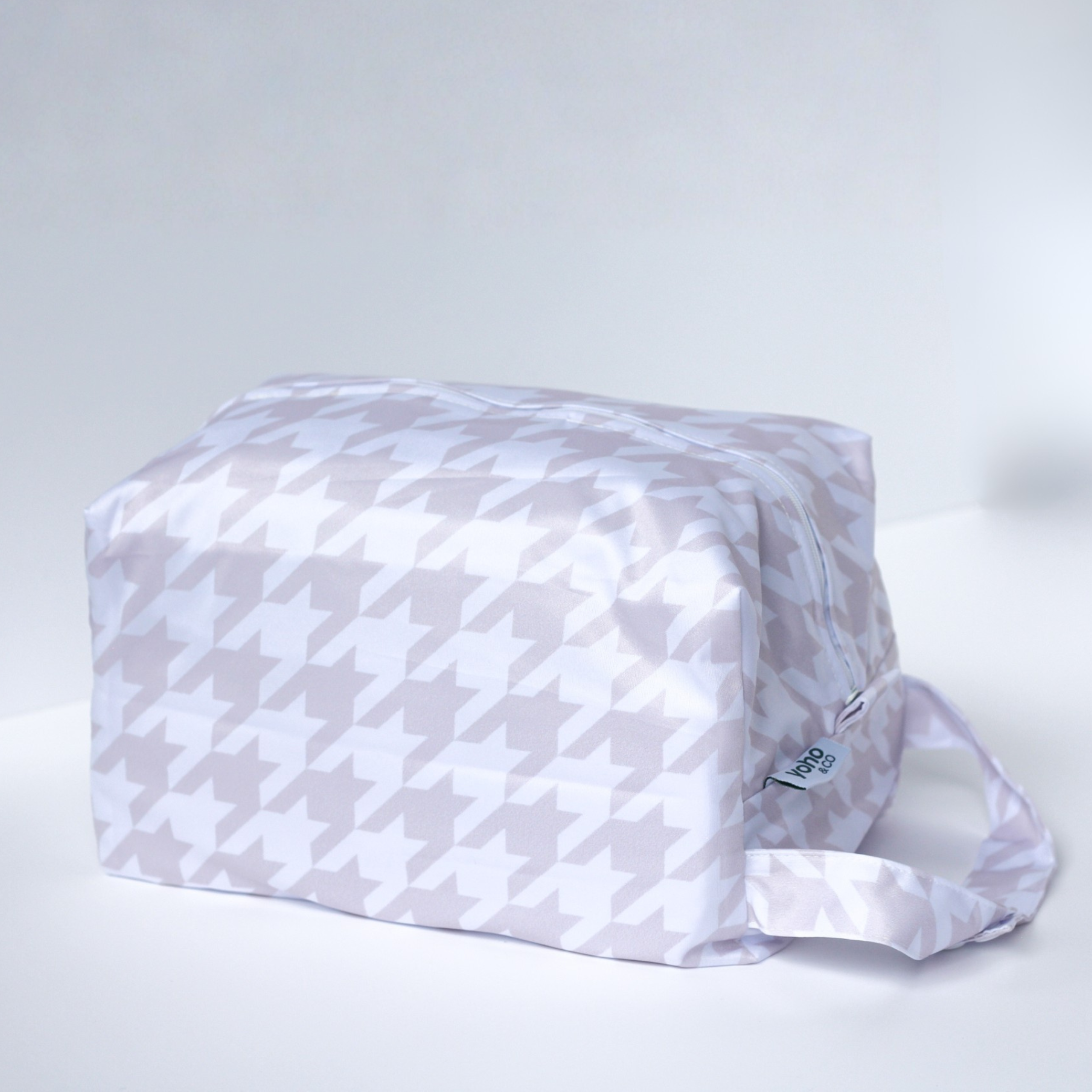 Houndstooth_Pod_Bag_1.png