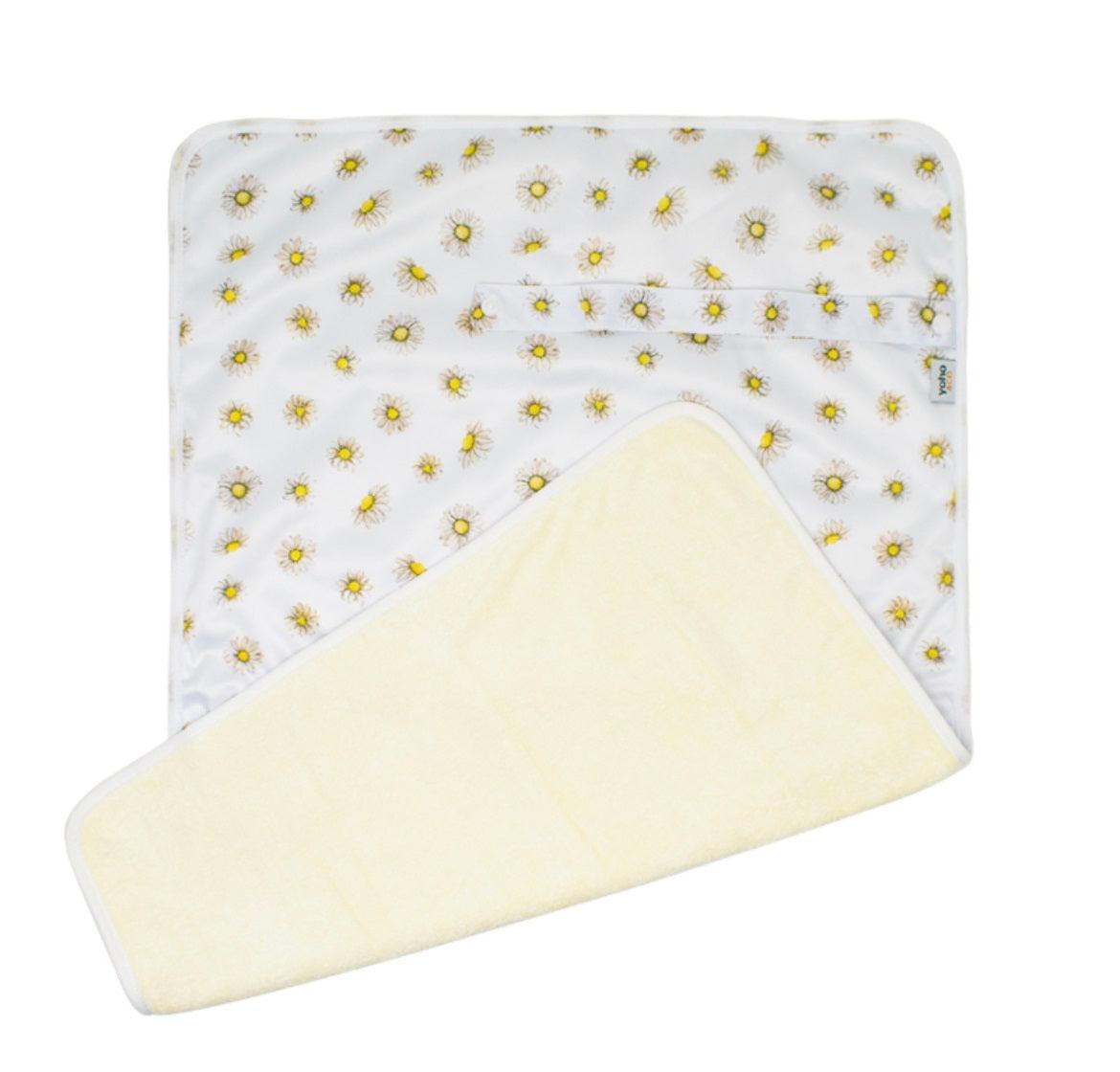 Yoho Baby & co. Baby Changing Mat - White Daisies