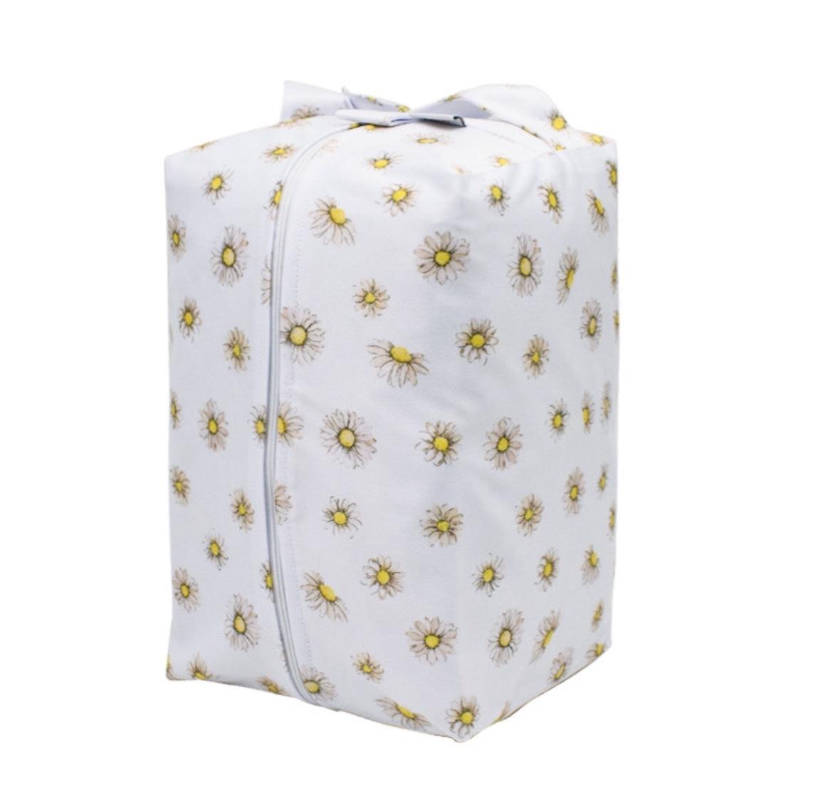 Yoho Baby & co. Explorer Travel Nappy Bags/Pods NZ. Reusable Storage Bags for Nappies. Gorgeous White Daisies Designer Print